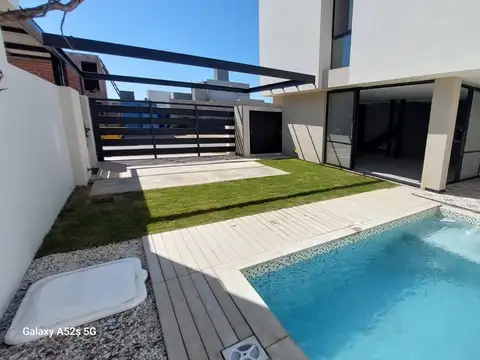 Dúplex premium a la venta en Terrazas de Manantiales pileta