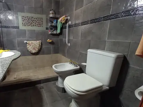 Casa 3 ambientes con 2 baños