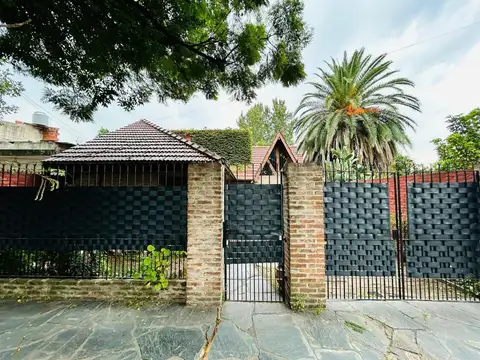 Casa 5 ambientes con amplio jardin venta Burzaco