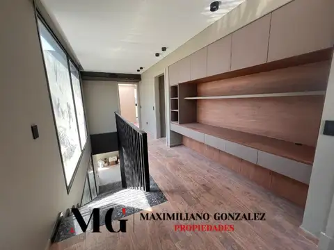 Casa 6 ambientes con 4 baños