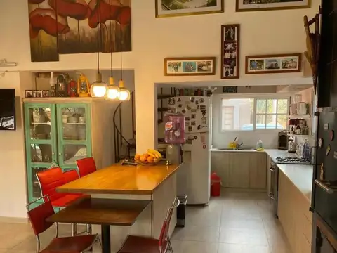 Casa 6 ambientes con 3 baños