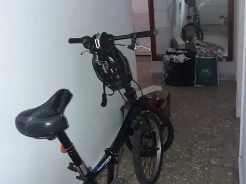 2 AMBIENTES AL FRENTE CON BALCON  Y GRAN PATIO