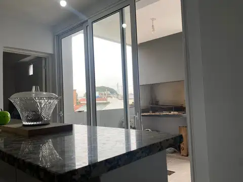 Casa 8 ambientes con 4 baños