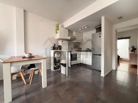 DEPARTAMENTO 2 AMB CON BALCON Y PATIO LUMINOSO CONTRAFRENTE