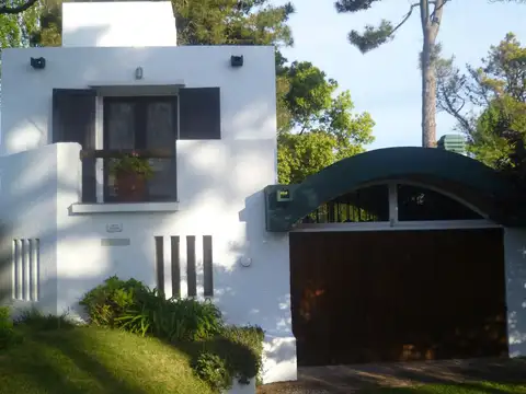 Casa 6 ambientes con 5 baños