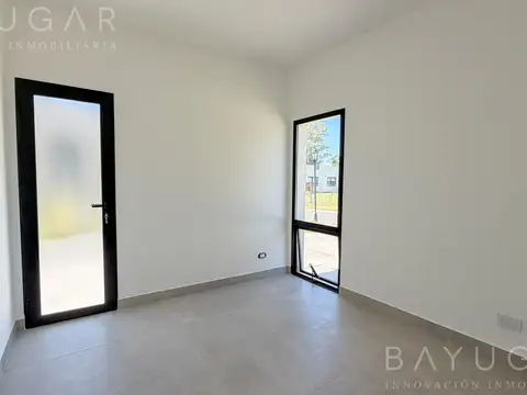 Casa en Venta con 3 cocheras