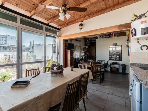 ESPECTACULAR 2 AMBIENTES CON TERRAZA Y GRAN QUINCHO (2DO. DORMITORIO). BALVANERA.