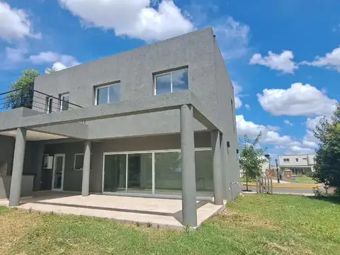 Venta Casa 4 ambientes Santa Elena Pilar del Este