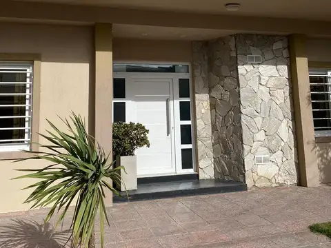 Casa + 8 Departamentos. Entre Ríos  150