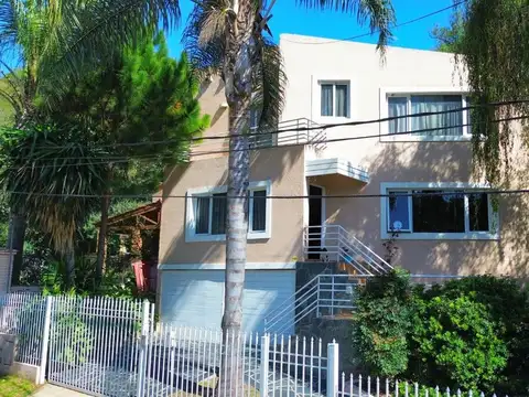 VENTA CASA CATEGORIA CARLOS PAZ 3 DORM PILETA