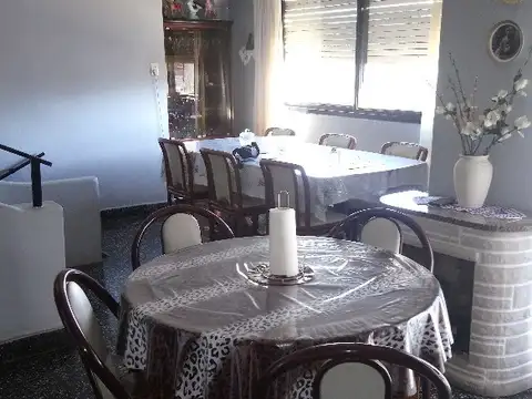 Muy buen ph 3 ambientes, 2 balcones, terraza, lavadero, parrilla, superficie total 156 m2.