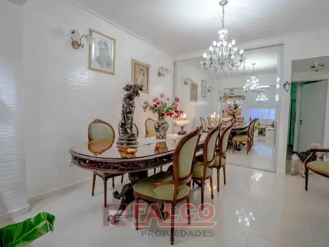 Depto Tipo Casa en Venta en Flores, USD 196.000