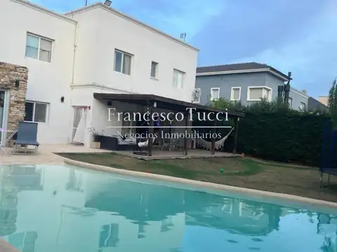 Casa en venta 5 ambientes El Centauro Canning