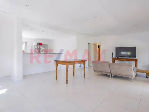 Casa Venta  4 amb  Santa Guadalupe Pilar del Este