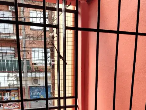 3 De Febrero 200, Piso 1