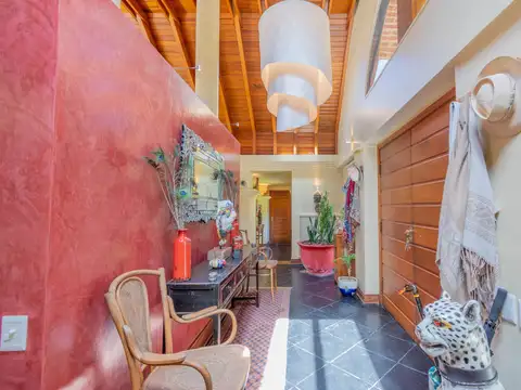 Casa 5 ambientes con 4 baños