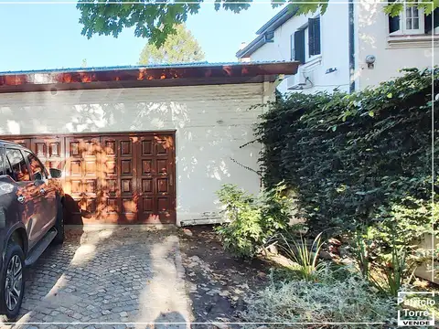 Casa en Venta con 4 cocheras