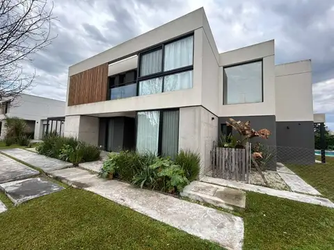 Casa en Venta en Countries y Barrios Cerrados en Pilar, USD 790.000