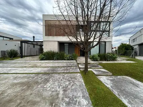 VENTA CASA AYRES PLAZA 6 AMB. 710 M2 LOTE - PILAR