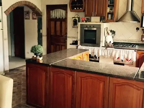 Casa en Venta en Villa Gobernador Udaondo, USD 320.000