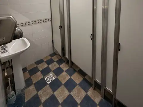 CASA 8 AMBIENTES EN VENTA EN FLORES