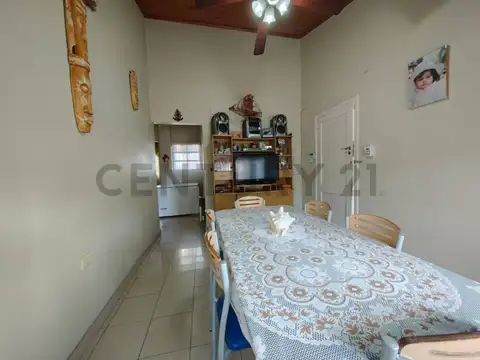 25 e/493 y 494 Gonnet - CASA EN VENTA -Baja de valor – USD 118.000