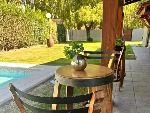 Casa en Venta en Chacras De Coria, USD 280.000