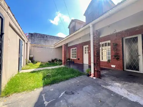 CASA CON 4 DEPARTAMENTO  MAS LOTE EN VENTA MORON