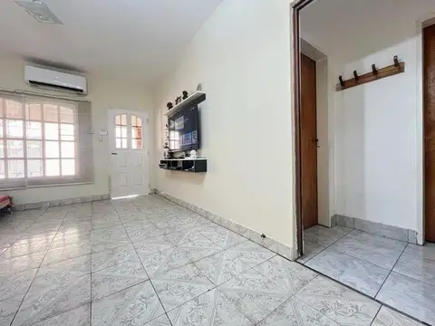 Casa 8 ambientes con 6 baños