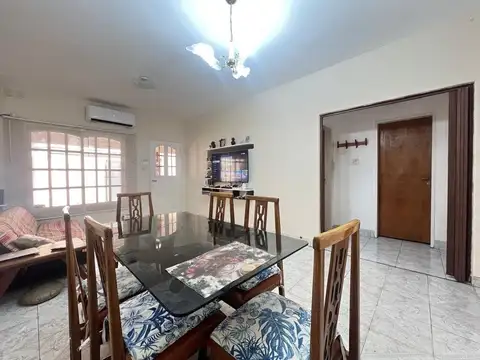 CASA CON 4 DEPARTAMENTO  MAS LOTE EN VENTA MORON