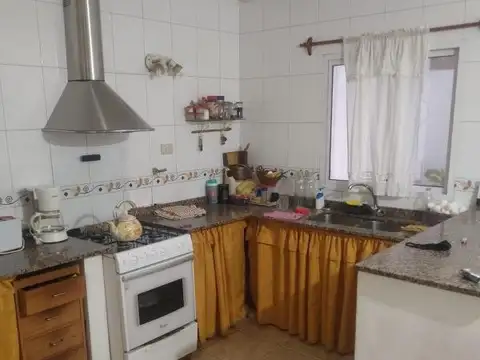 Casa en venta - 3 dormitorios 1 baño - 80mts2 - Temperley