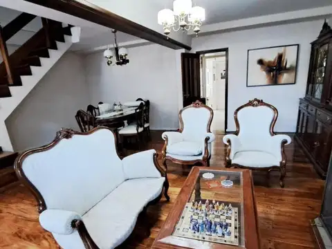 Casa 5 ambientes con 3 baños