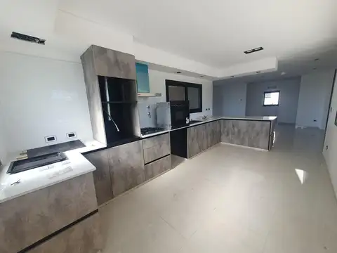 Casa 4 ambientes con 2 baños