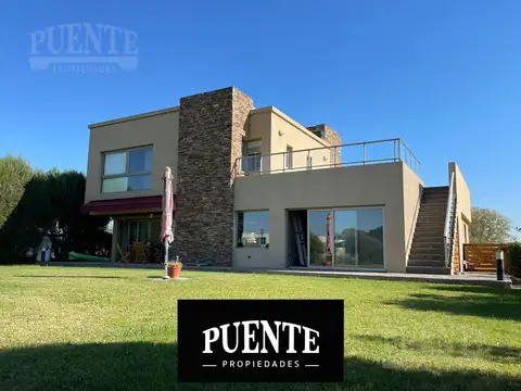 Casa con fondo al agua en Lagos de San Eliseo