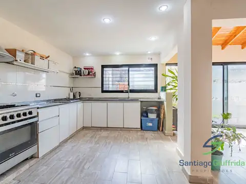 Casa en Venta con 3 cocheras
