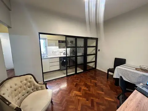 San Jose 1000, Piso 1