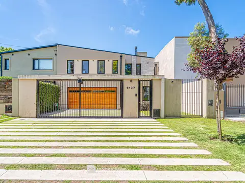 Venta - Casa 5 AMB - Parque - Piscina - Garage Quincho - Los Pinares