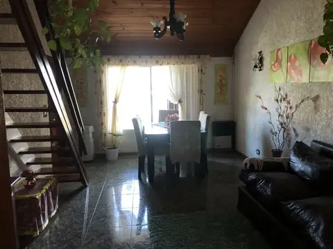 Depto Tipo Casa 4 ambientes con 2 baños