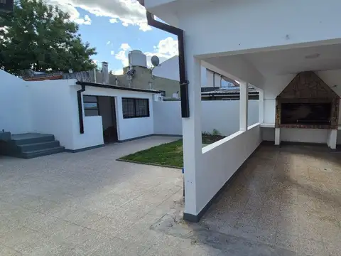 Venta Casa 5 amb patio, cochera y quincho Muñiz