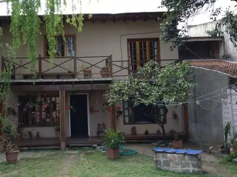 VENTA CASA DE VICENZO GRANDE 2 CASAS EN 1 PILAR