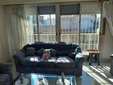 Depto Tipo Casa 3 ambientes con 2 baños