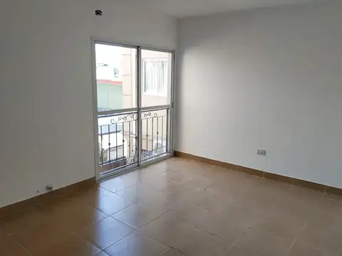 Dto. 2 ambientes 1* piso x escalera muy luminoso