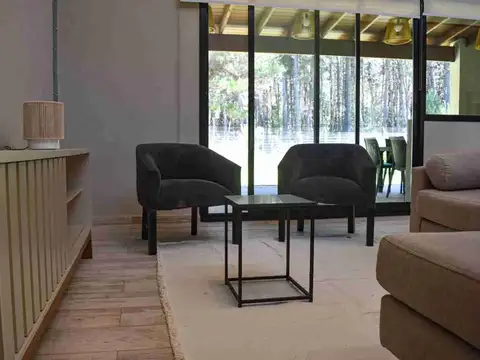 Casa 4 ambientes con 2 baños