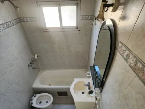 Casa 10 ambientes con 2 baños