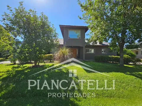 Casa en Venta con 4 cocheras