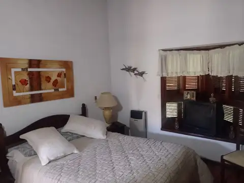 Casa 5 ambientes con 1 baño