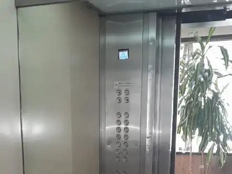 Oficina 6 ambientes con 3 baños