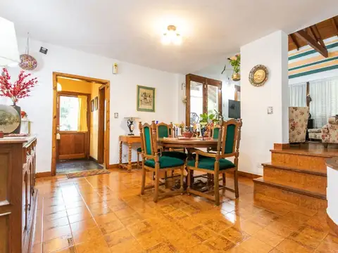 Casa en Venta con 2 cocheras