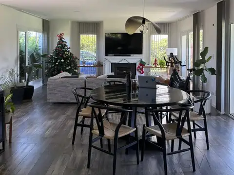 Casa 4 ambientes con 3 baños