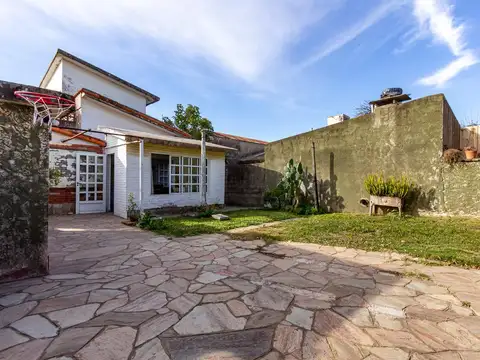 CASA 3 DORMITORIOS EN VENTA ROLDAN CENTRO CON JARDIN ACEPTA PERMUTA